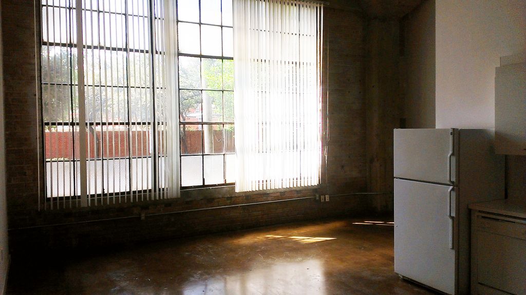 Historic Deep Ellum Lofts Rooftop Deck, Art Gallery Entry Dallas TX