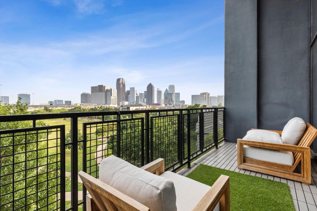 Luxurious Loft Life at 3110 Thomas #529 | For Sale